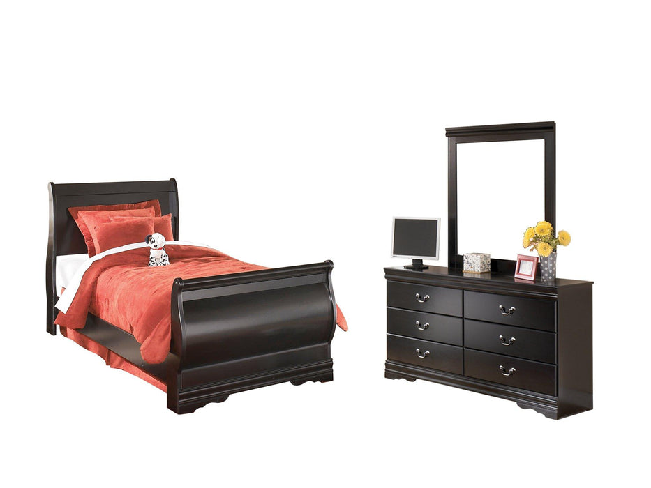 Huey Vineyard Bedroom Set