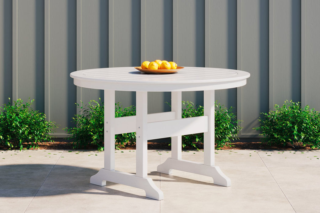 Crescent Luxe Outdoor Dining Table - Furniture World SW (WA)